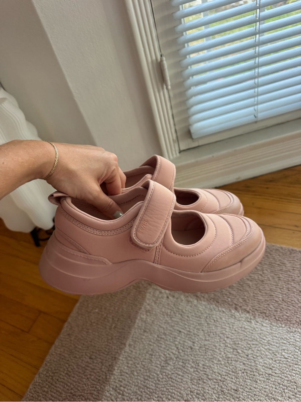 Twoobs the sneaky Jane sneaker flat super cute
